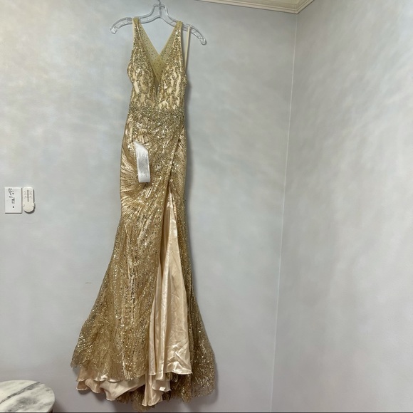 # Mac Duggal Light Gold Embellished Sequin Halter Neck Cross Back Gown - Picture 4 of 17